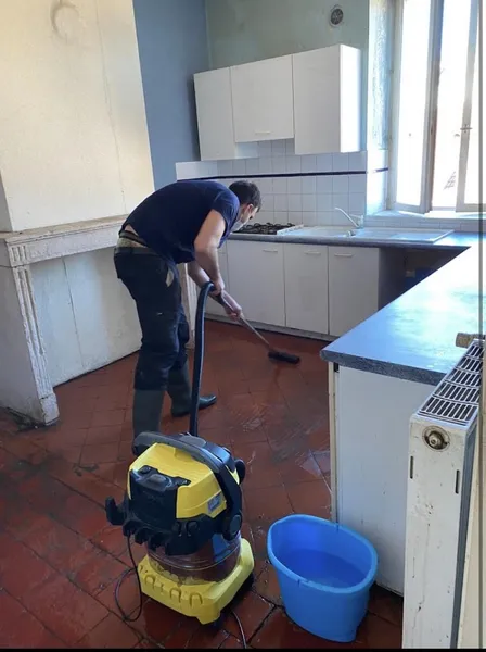 Débarras maison lyon : illustration du nettoyage après débarras